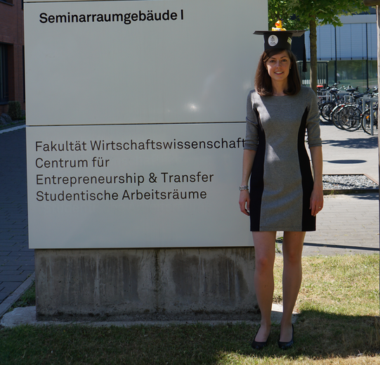 2018 Dr. Christina Brinkmann Foto von Dr. Christina Brinkmann unmittelbar nach ihrer Promotion