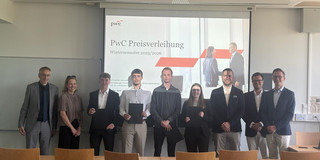 PwC-Preis_WS25-26 Foto von Prof. Dr. Andreas Hoffjan, Prof. Dr. Christiane Pott (TU Dortmund) Nils Wenzel, Arne Dornemann, Jonas Weißbauer, Lilly Koch (Preisträger*innen) Malte Krewinkel, Jan Birkner, Lennart Kreyßing (PwC)
