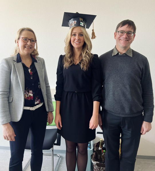 2024 Dr. Sandra Chrzan Foto von Doktorin Sandra Chrzan unmittelbar nach ihrer Promotion